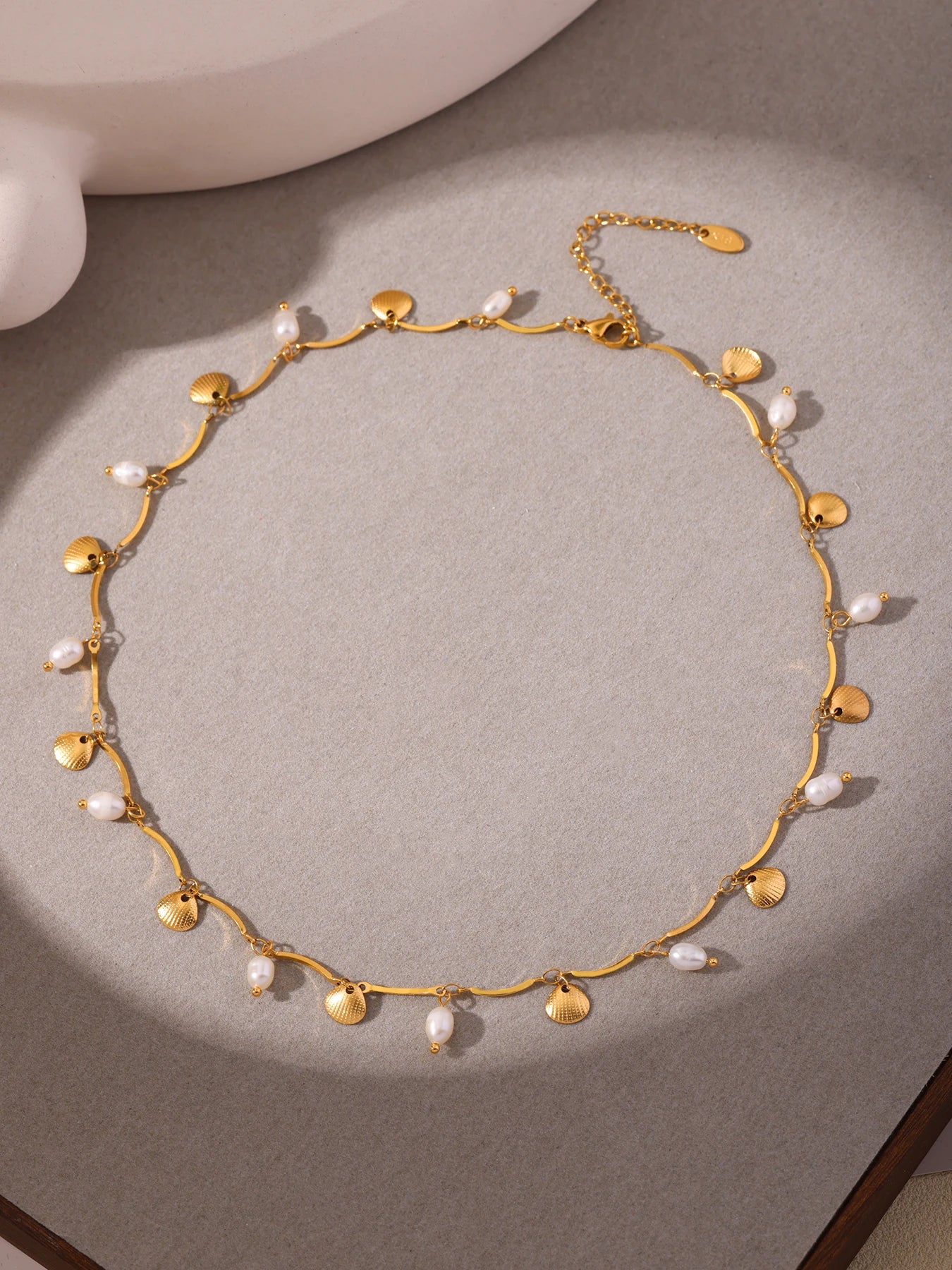 Luxury Stainless Steel Gold-plated 18K Shell Pendant Necklace for Women Natural Freshwater Pearl Necklace Ladies Charm Jewelry