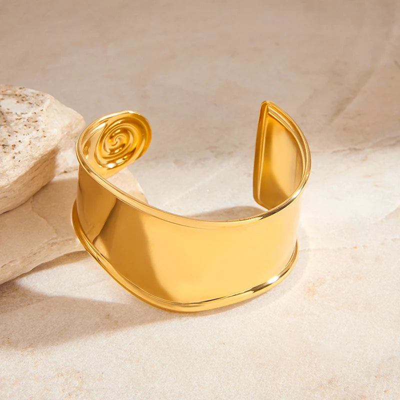 Bracciale rigido massimalista