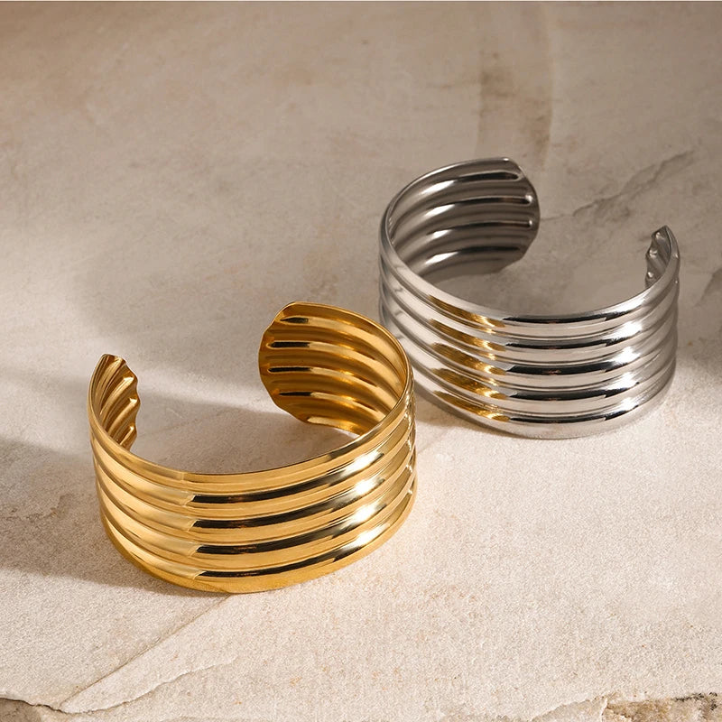 Bracciale rigido massimalista